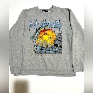The vinyl icons sweatshirt, gray size M Def Leppard graphic Tee